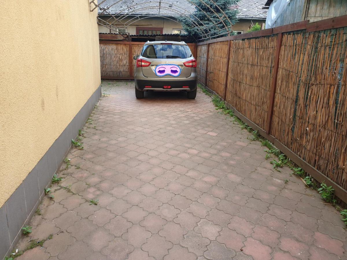 Мандри Хостел Uzhhorod Εξωτερικό φωτογραφία
