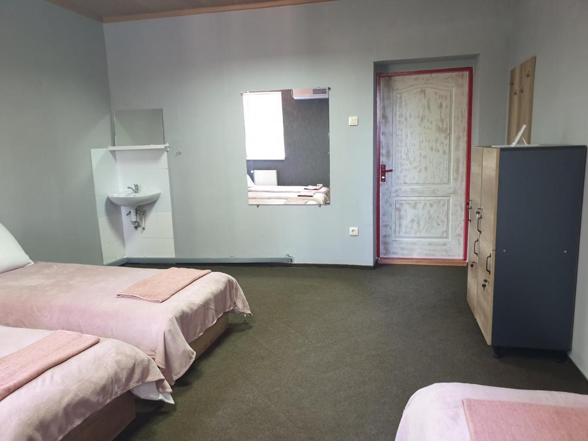 Мандри Хостел Uzhhorod Εξωτερικό φωτογραφία